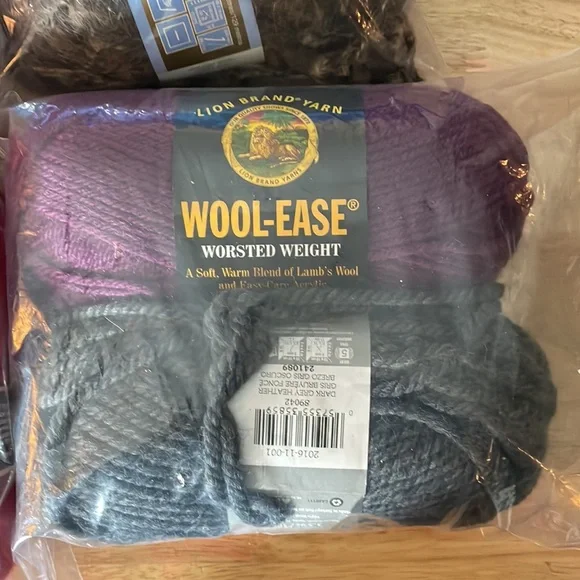 New Bundle Of Yarn Different Color - Picture 10 of 11